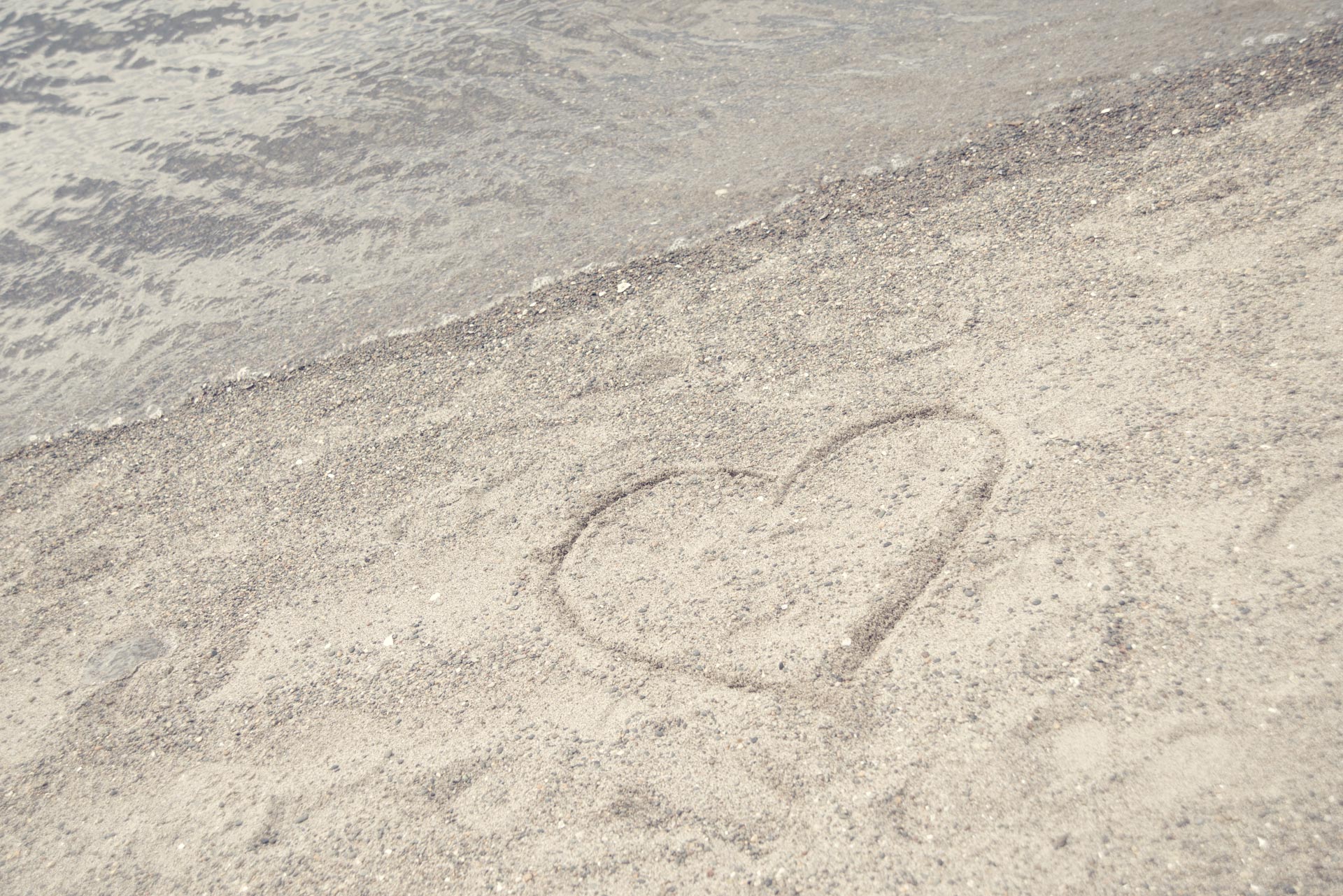 砂浜に書かれたハート