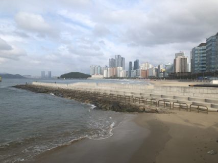 韓国釜山の海とビル