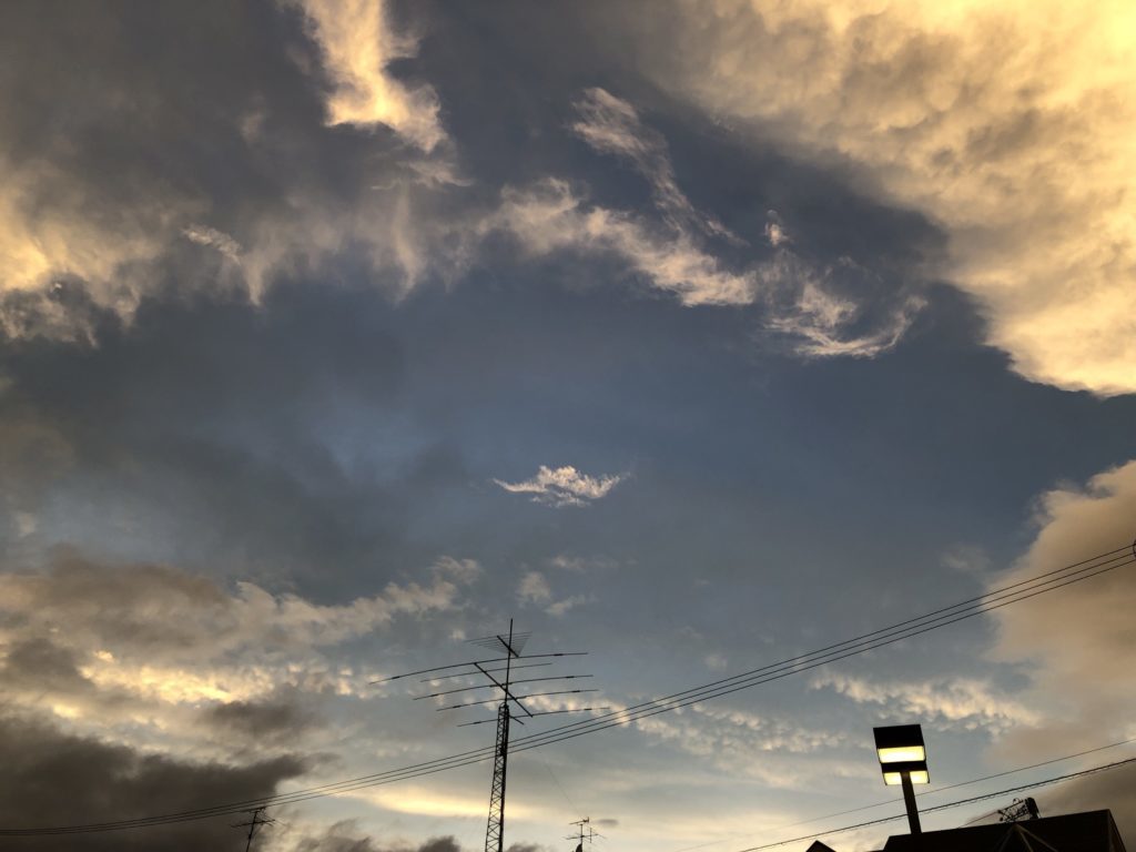 雲と秋の夕暮れ